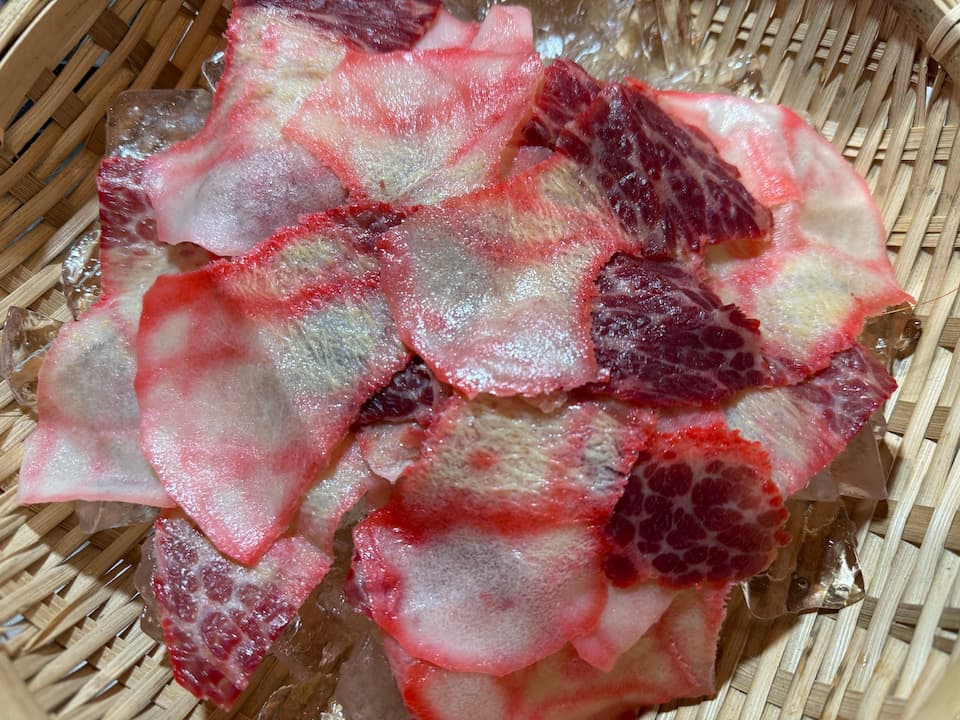 鯨ベーコン 130g前後 クジラ 鯨肉 昔懐かしい 高級珍味 おつまみ お試しサイズ お手頃価格 切り落とし 晩酌